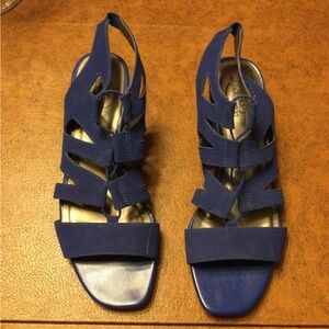 Lifestride slip on blue strappy top sandals.